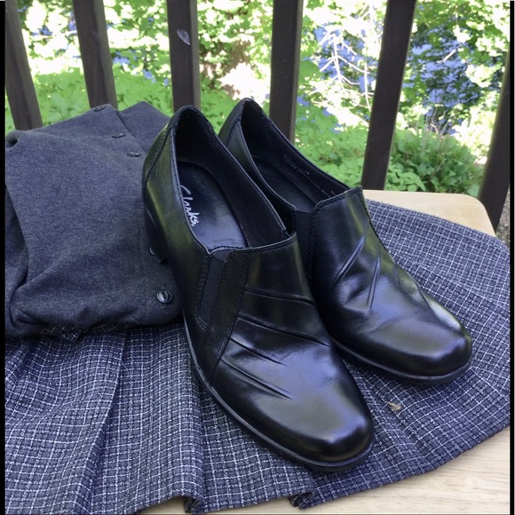 Clarks Shoes Black Slip On Size 7M - Picture 2 of 8